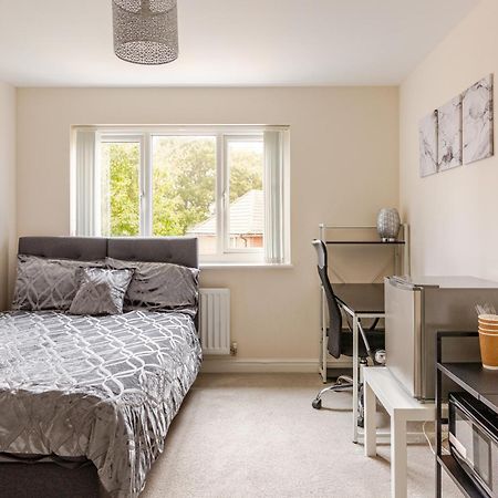 Large Double Room & Private Ensuite Bathroom, Badbury Park, Swindon, Near Great Western Hospital エクステリア 写真