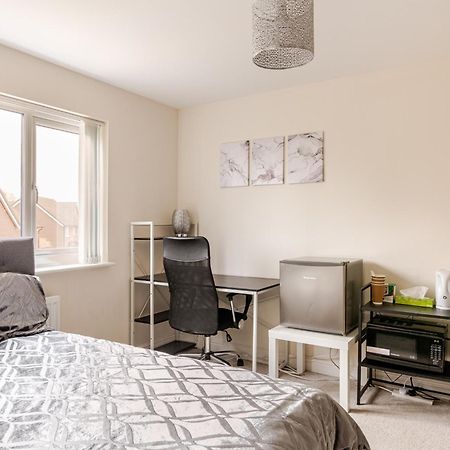 Large Double Room & Private Ensuite Bathroom, Badbury Park, Swindon, Near Great Western Hospital エクステリア 写真