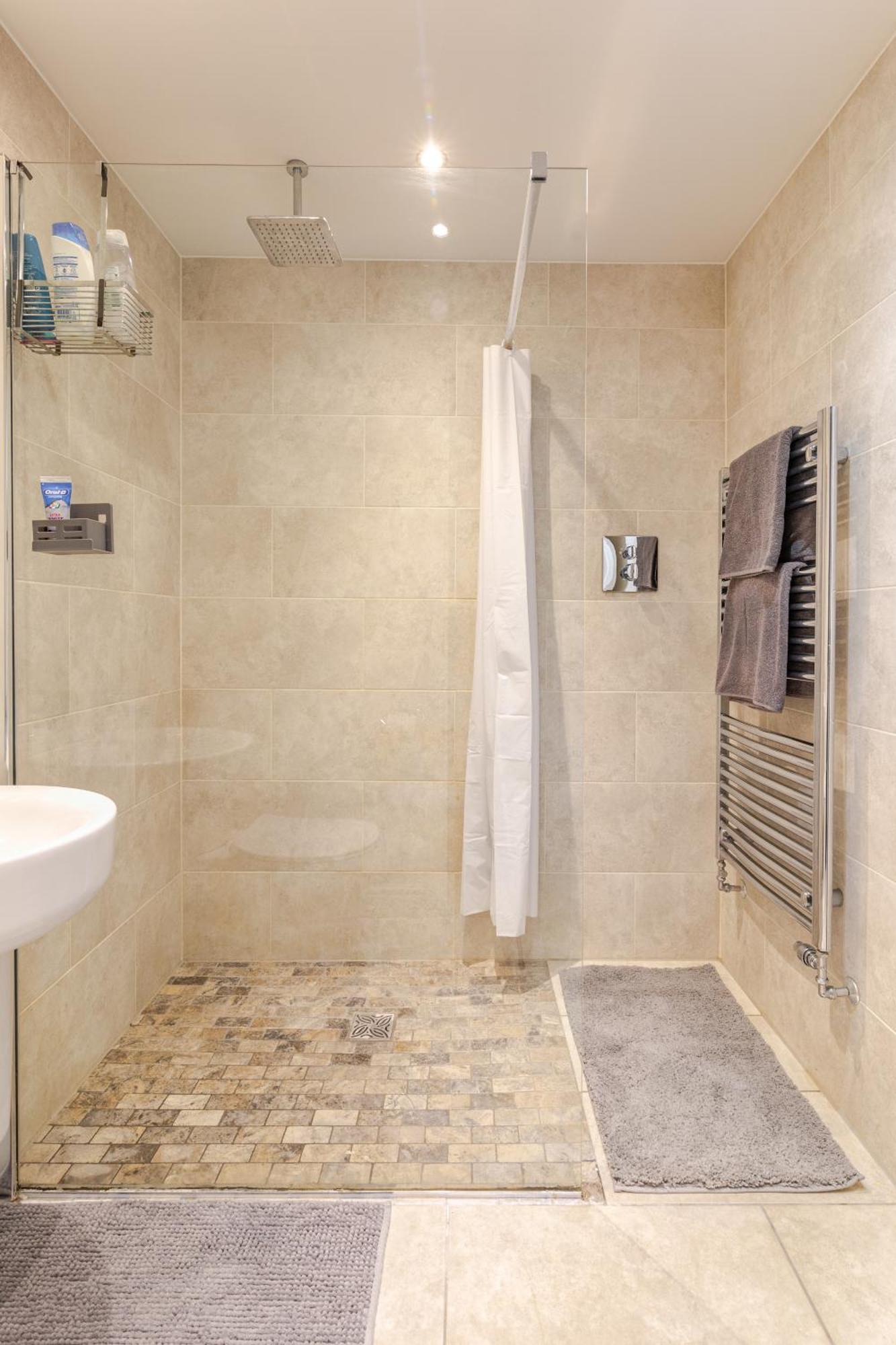 Large Double Room & Private Ensuite Bathroom, Badbury Park, Swindon, Near Great Western Hospital エクステリア 写真