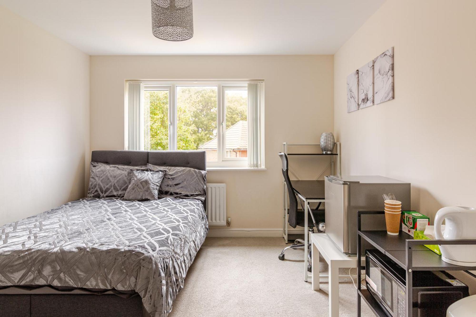 Large Double Room & Private Ensuite Bathroom, Badbury Park, Swindon, Near Great Western Hospital エクステリア 写真