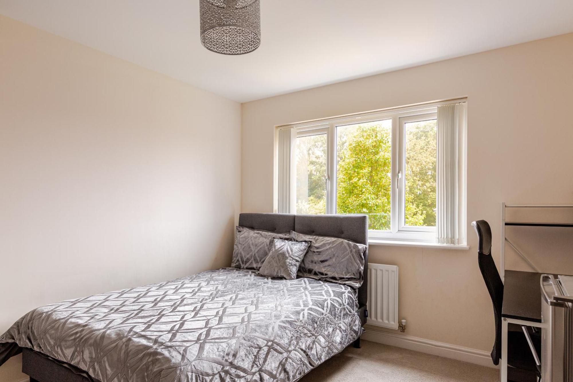 Large Double Room & Private Ensuite Bathroom, Badbury Park, Swindon, Near Great Western Hospital エクステリア 写真