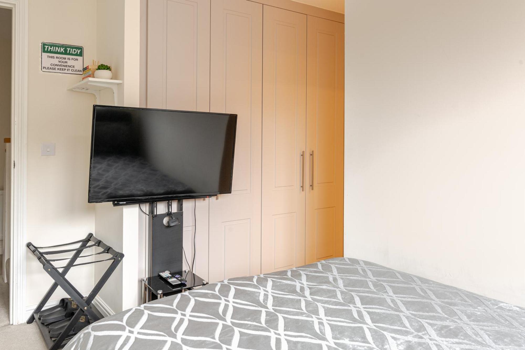 Large Double Room & Private Ensuite Bathroom, Badbury Park, Swindon, Near Great Western Hospital エクステリア 写真